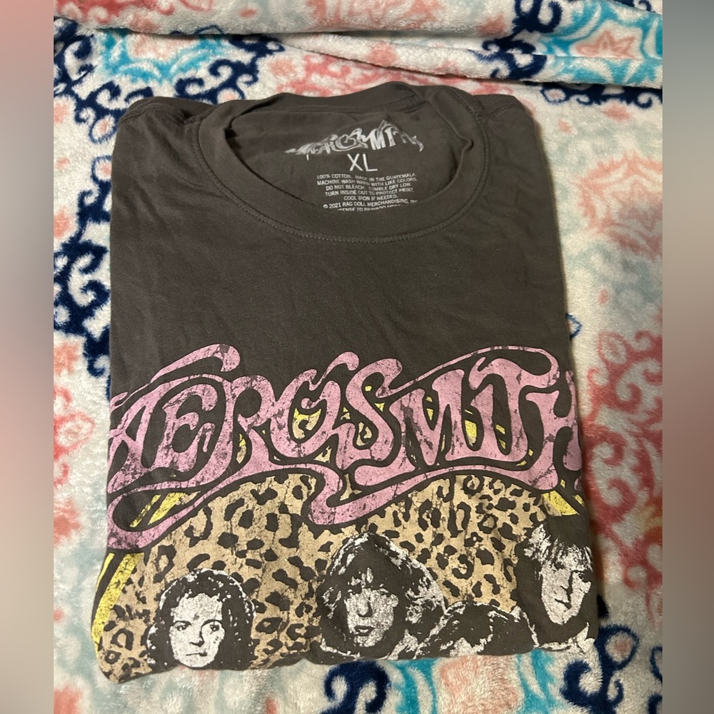 Aerosmith Women’s t shirt size xl